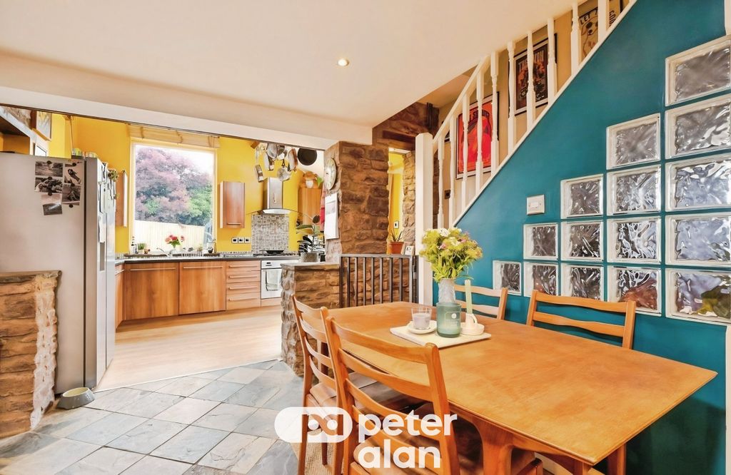 Property photo 2 of 21 Image