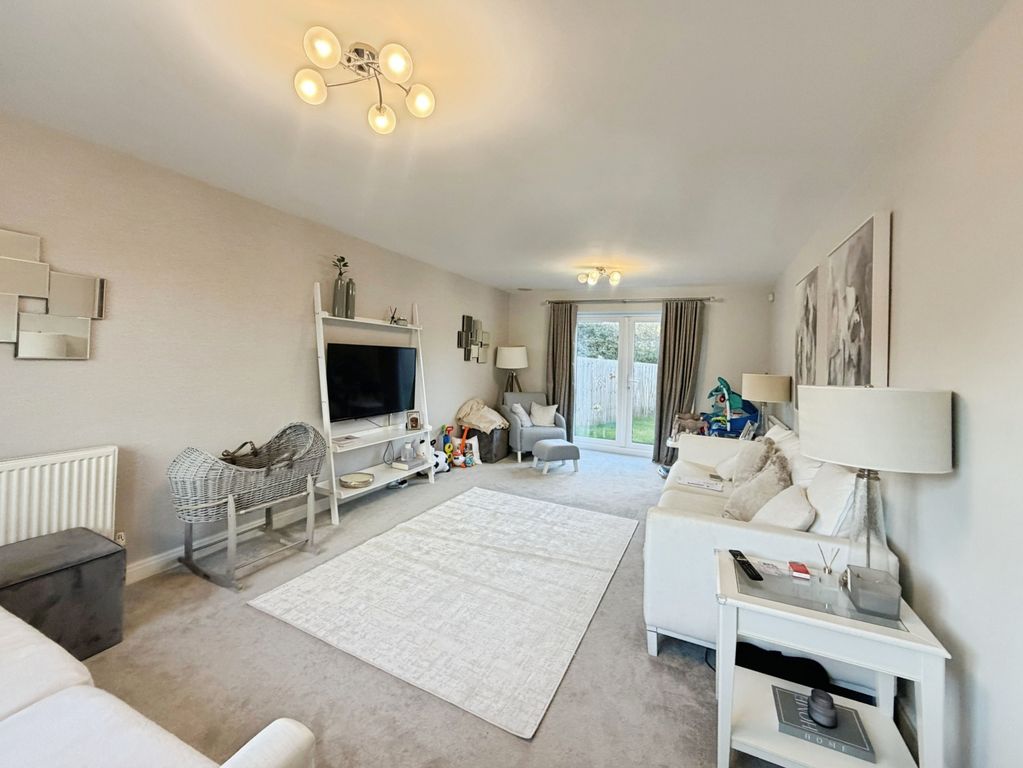 Property photo 2 of 28