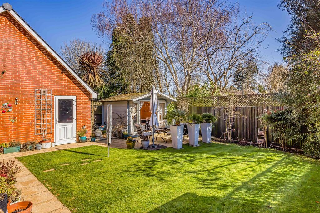 Property photo 3 of 27 32 Longcroft Way, Havant-Small-Porticomarketing-Ne