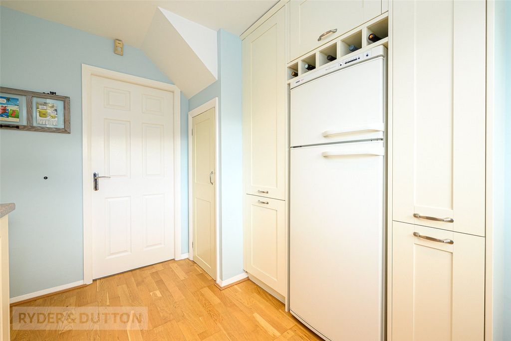 Property photo 3 of 24 Kitchen