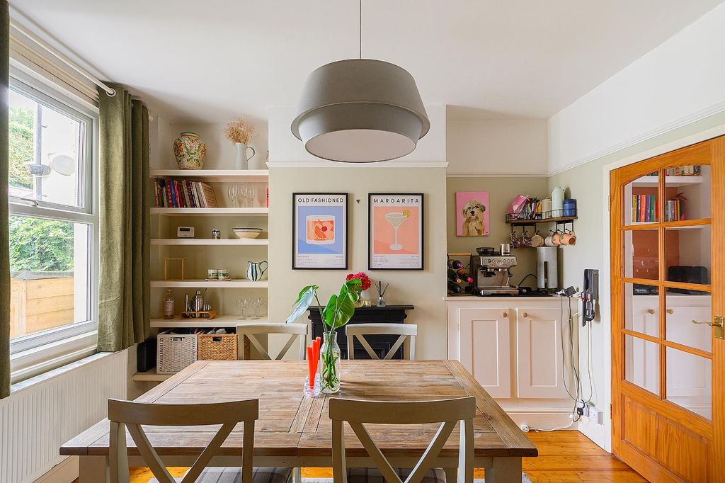Property photo 3 of 27 2F3Psv - Dining Room B.Jpg