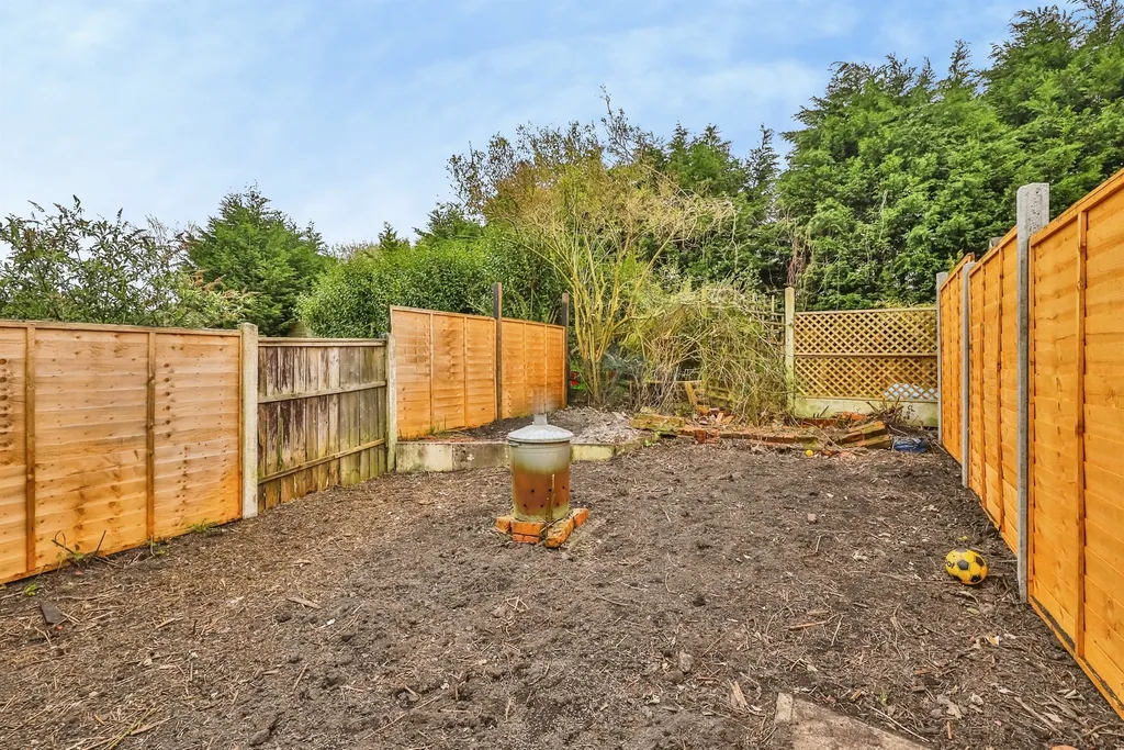House in Broxtowe, Eastwood - More