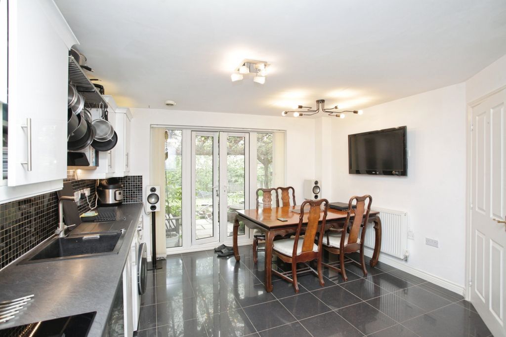 Property photo 3 of 15 Kitchen