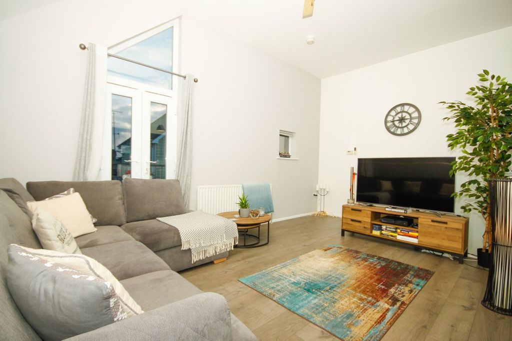 Property photo 3 of 9 Lounge