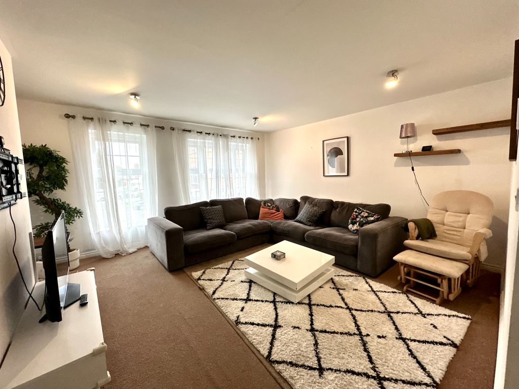 Property photo 2 of 20