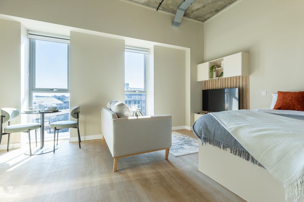 Property photo 2 of 42