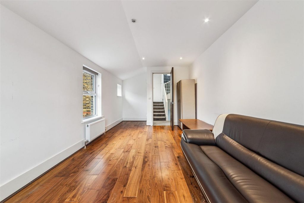 Property photo 1 of 9 8.Jpg