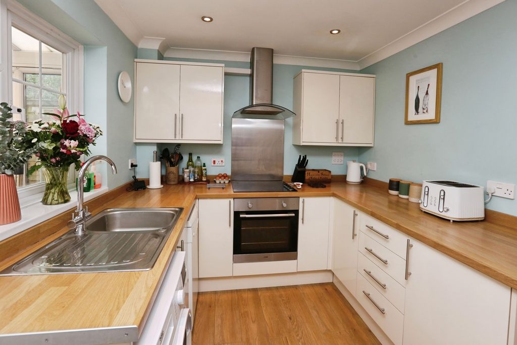 Property photo 3 of 17 Photo