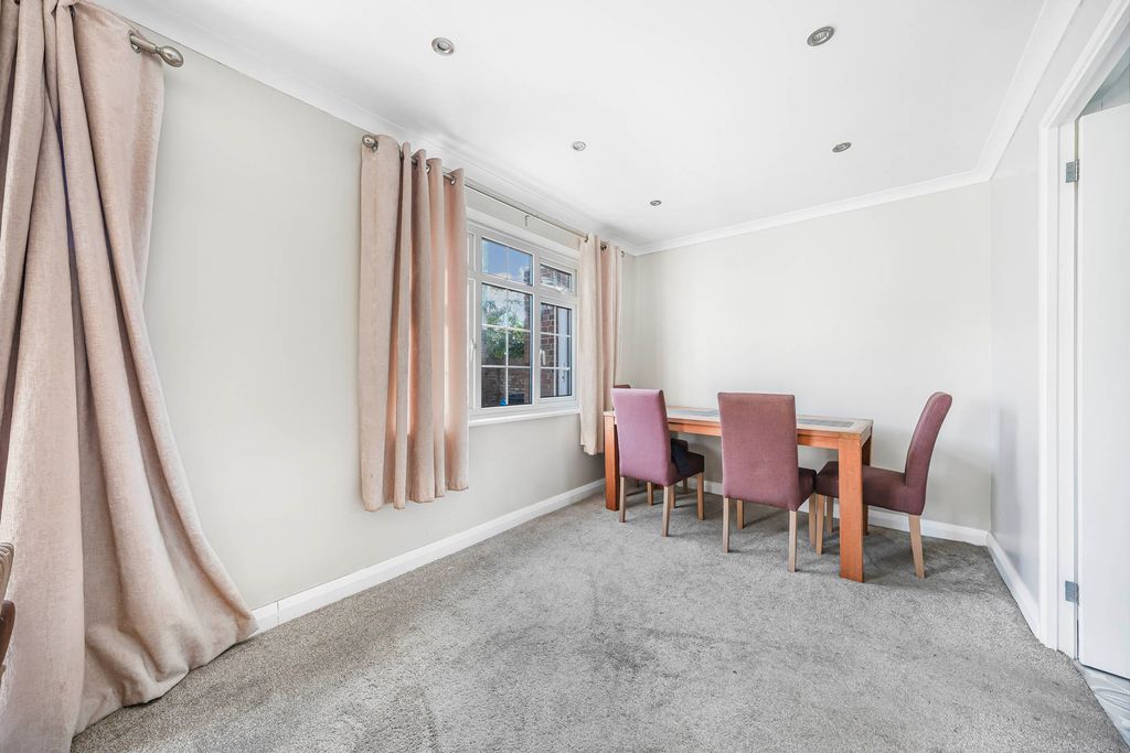 Property photo 3 of 24