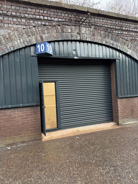 Property photo 1 of 4 The Front Of An Arch.