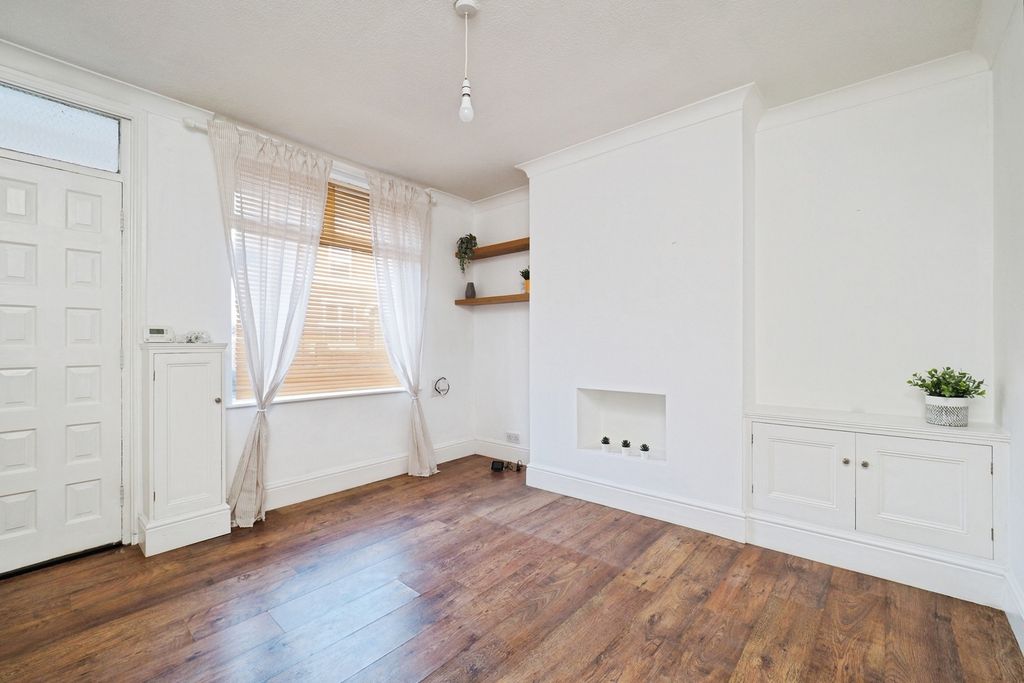 Property photo 2 of 20 Photo