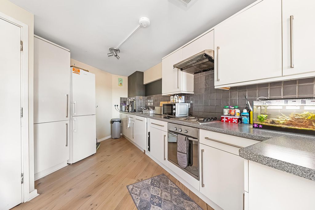 Property photo 3 of 11 Kitchen