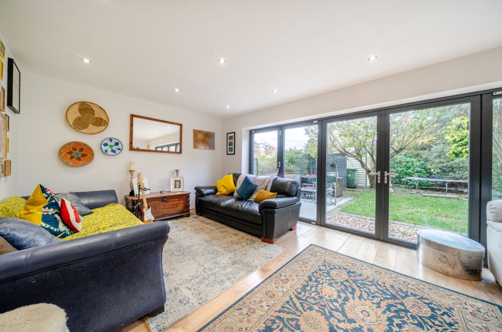 Property photo 3 of 26 1374066-16-690B64437Aa5F