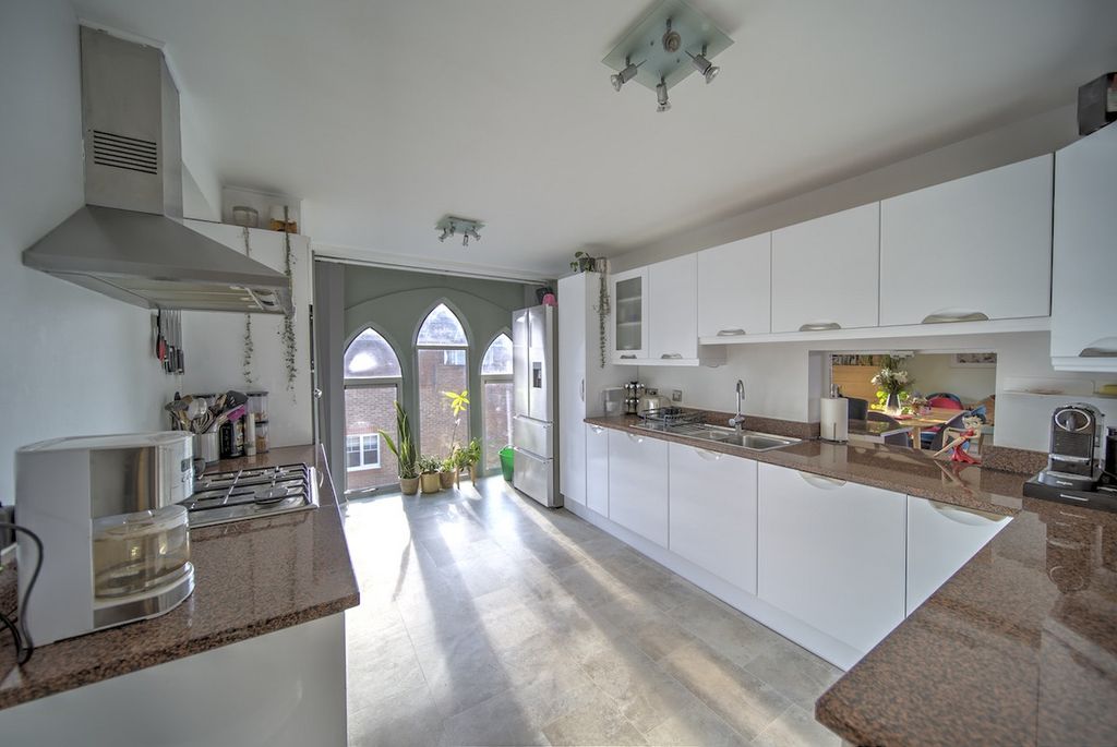 Property photo 3 of 40