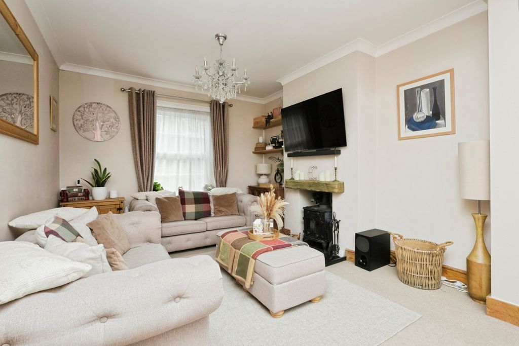 Property photo 3 of 17 Photo