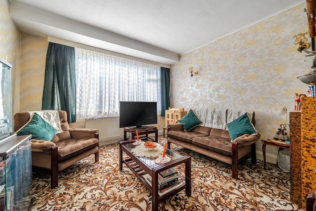 Property photo 3 of 12