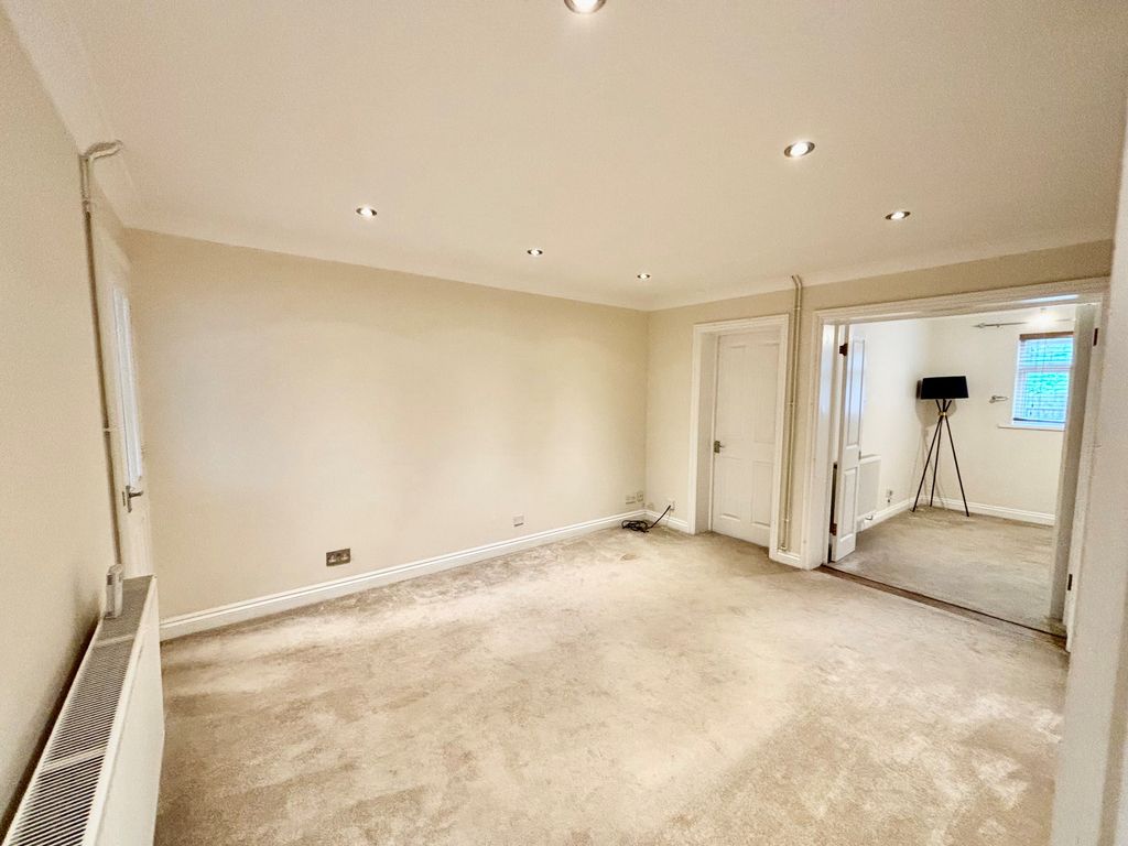 Property photo 3 of 10 Living Room