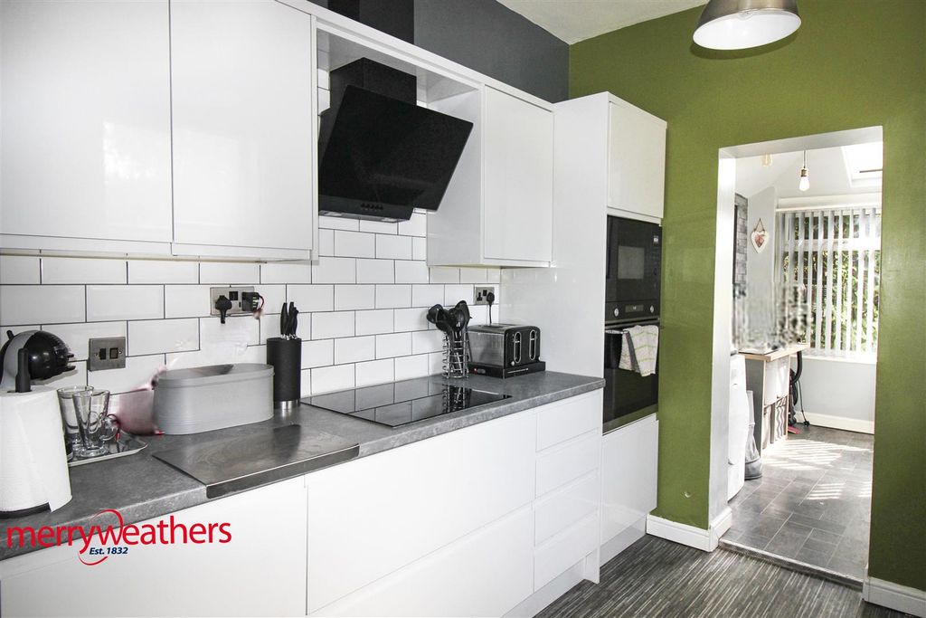 Property photo 2 of 21 Kitchen