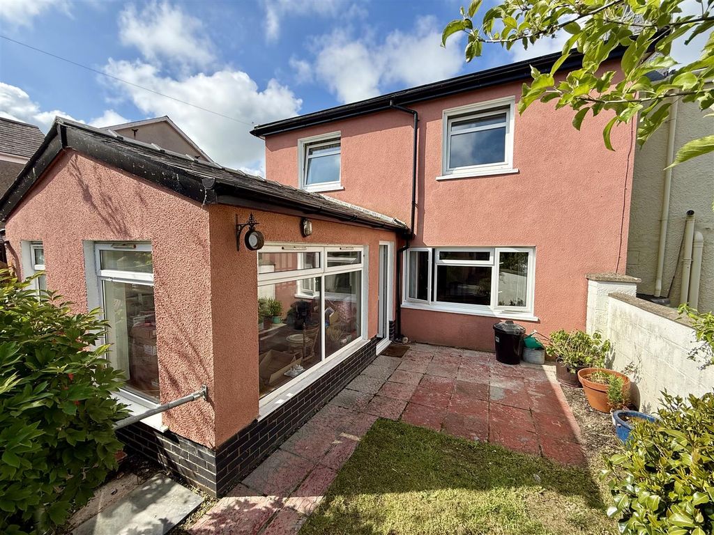 Property photo 1 of 32 Externally