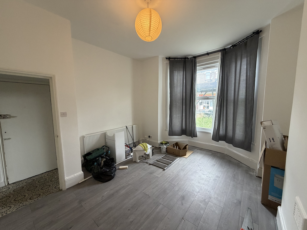 Property photo 1 of 11 A Spacious 2 Bedroom Ground Floor Flat In The Heart Of Bruce Grove.