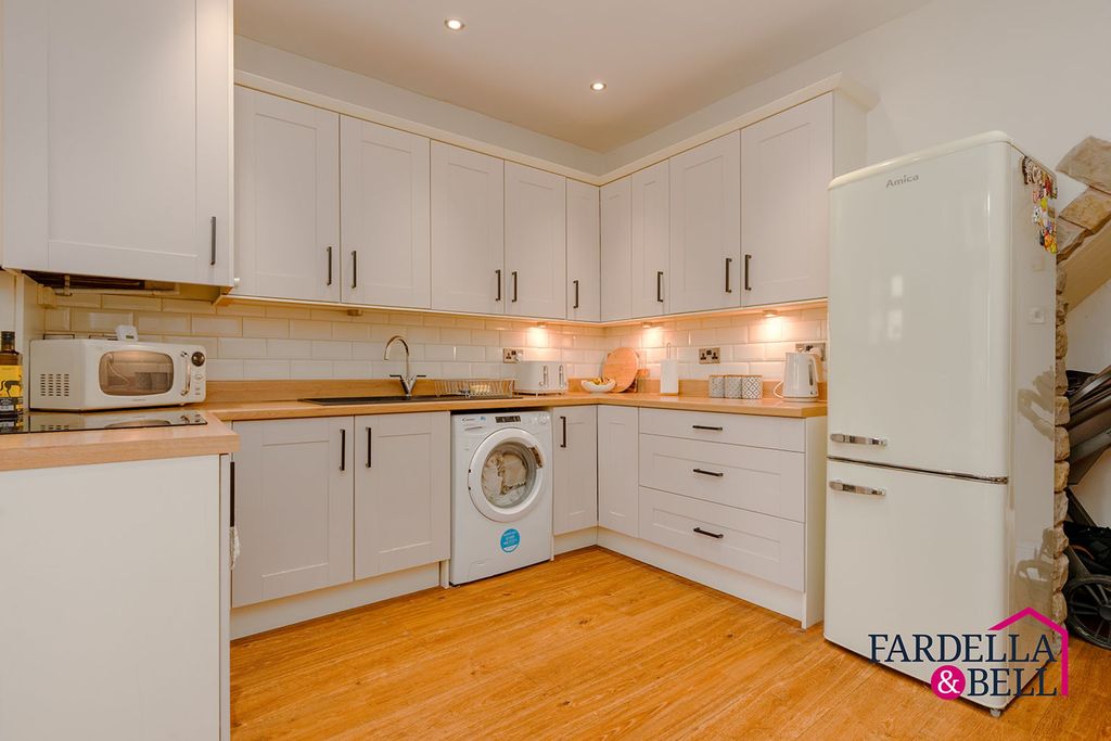 Property photo 2 of 14