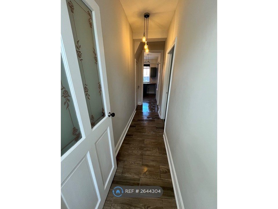 Property photo 3 of 14 Hallway