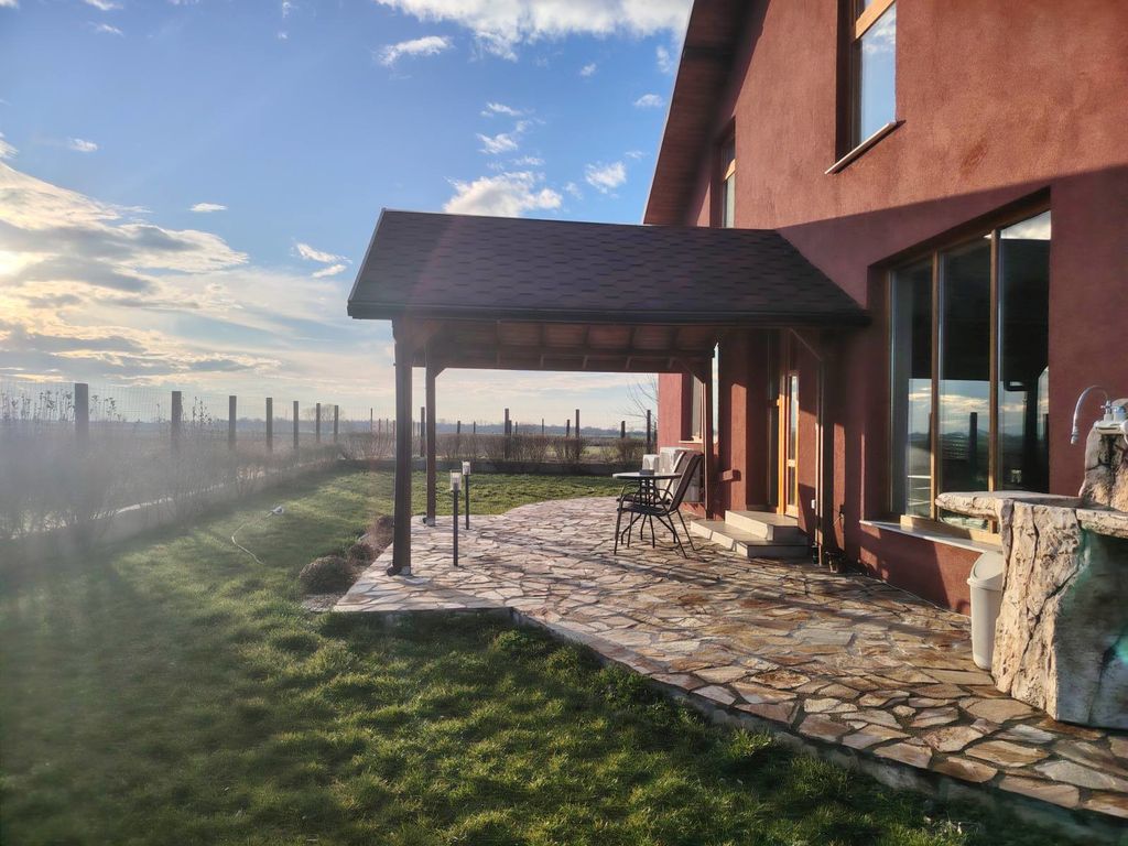 Property photo 1 of 6