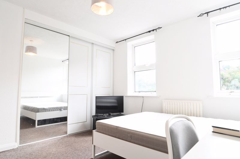 Property photo 2 of 9 Photo 4