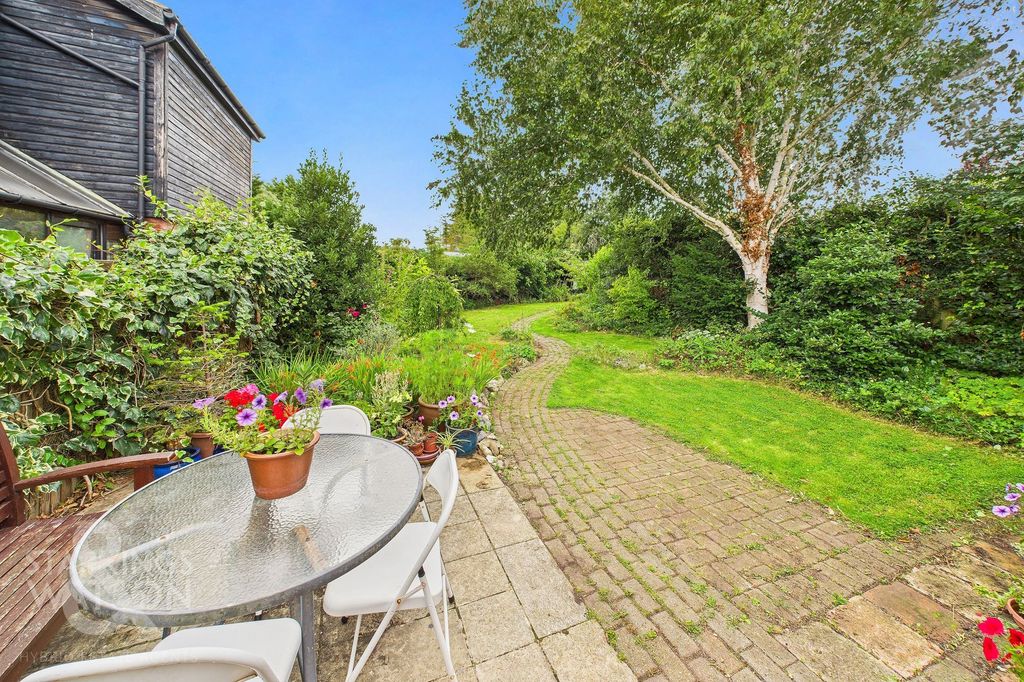 Property photo 2 of 34