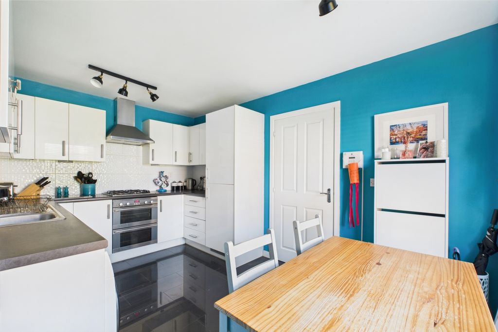 Property photo 2 of 15 Kitchen Diner