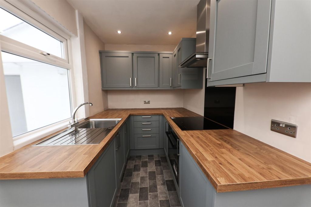 Property photo 2 of 13 Dining Kitchen