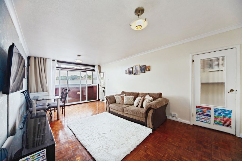 Property photo 2 of 16 Photo