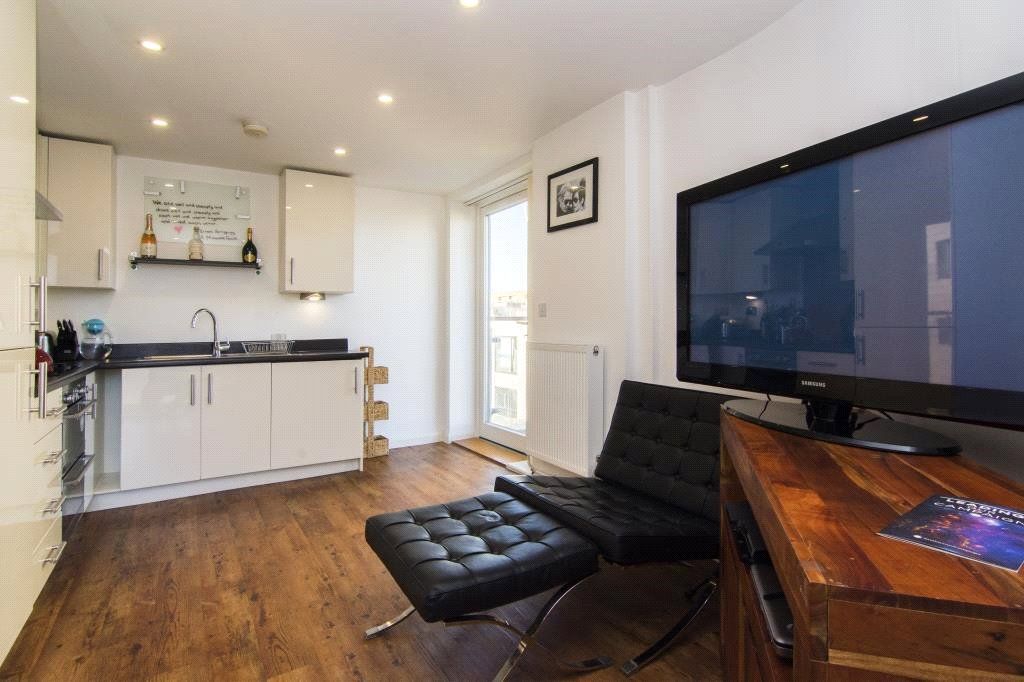 Property photo 2 of 11 Kitchen