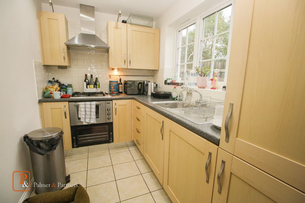 Property photo 3 of 6 Kitchen