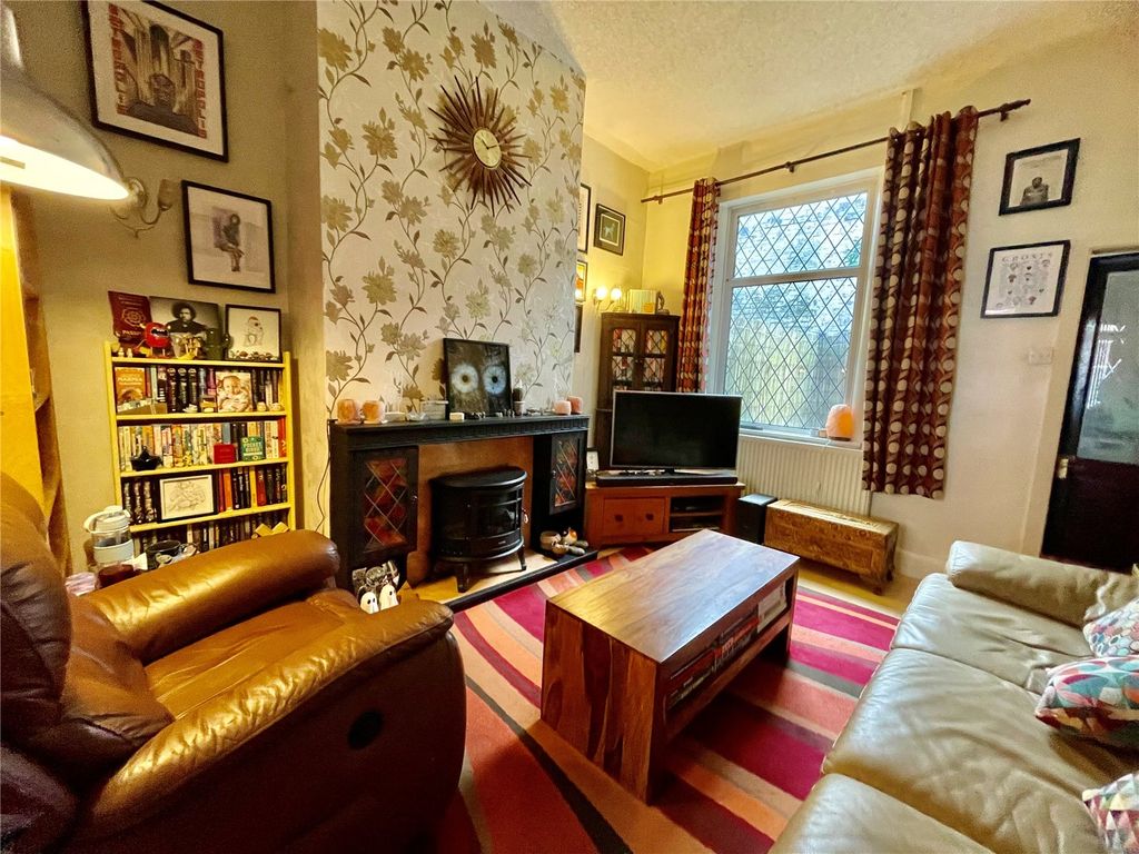 Property photo 3 of 13 Lounge