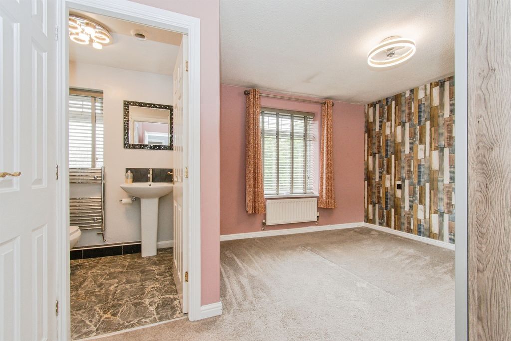 Property photo 2 of 20