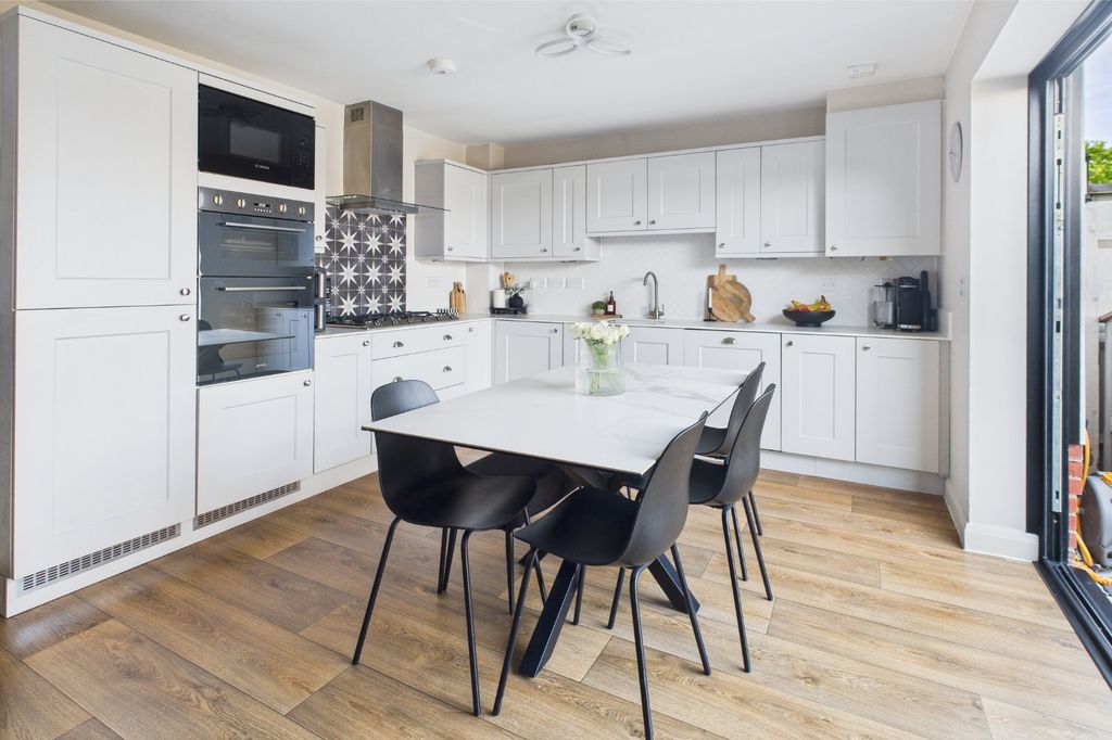 Property photo 1 of 18 Kitchen/Dining Room