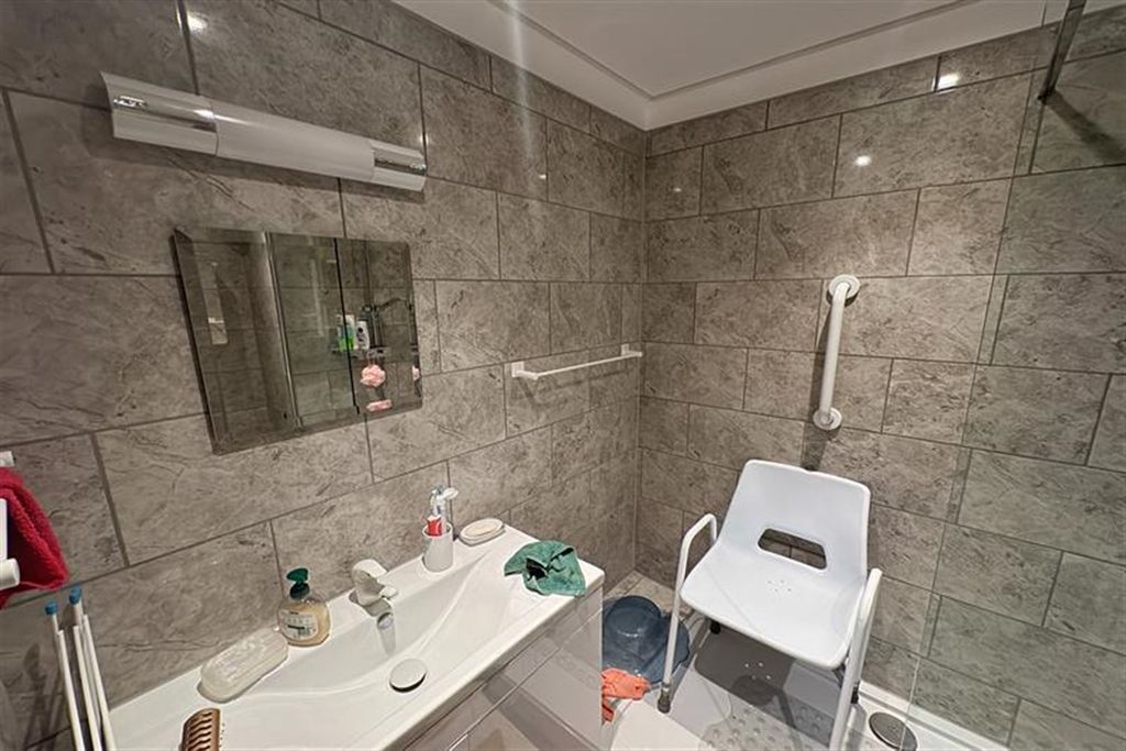 Property photo 1 of 6 (Main)