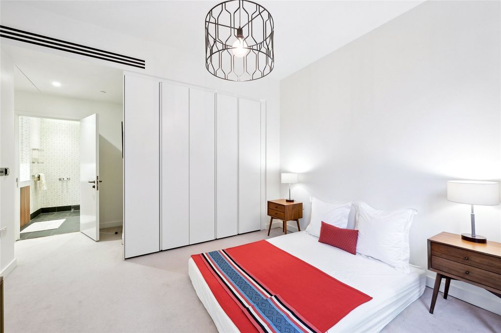 Property photo 3 of 17 Bedroom