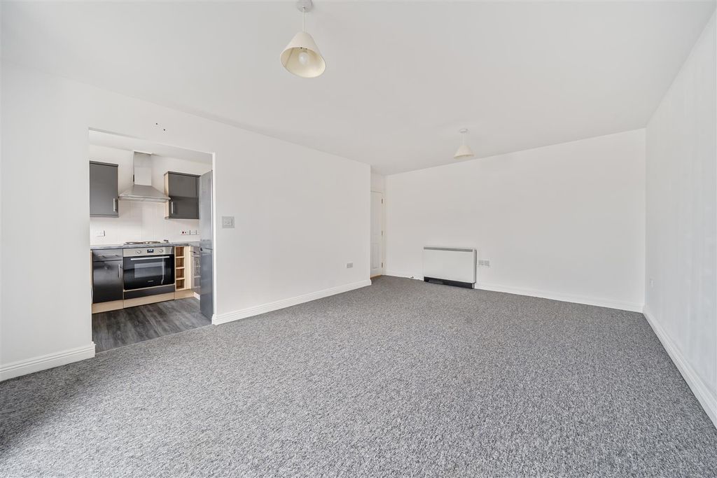 Property photo 2 of 16 1402137-10-696E3409157cc.Jpg