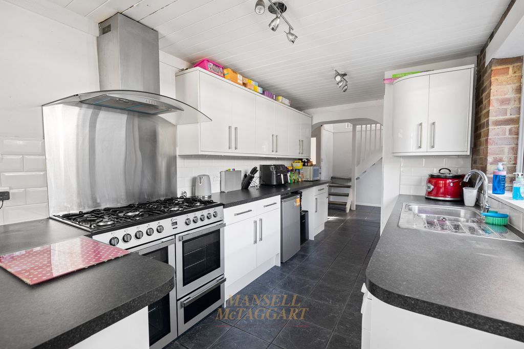 Property photo 3 of 28