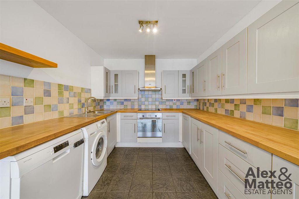 Property photo 3 of 12 Deptford High Street