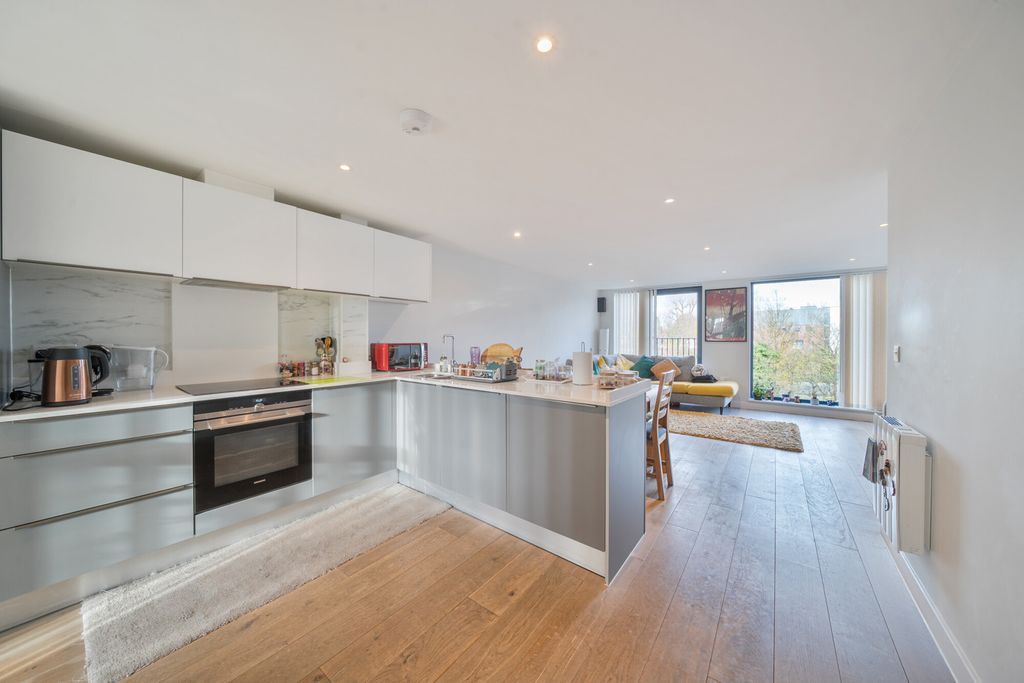 Property photo 3 of 20 1376166-10-69145d...