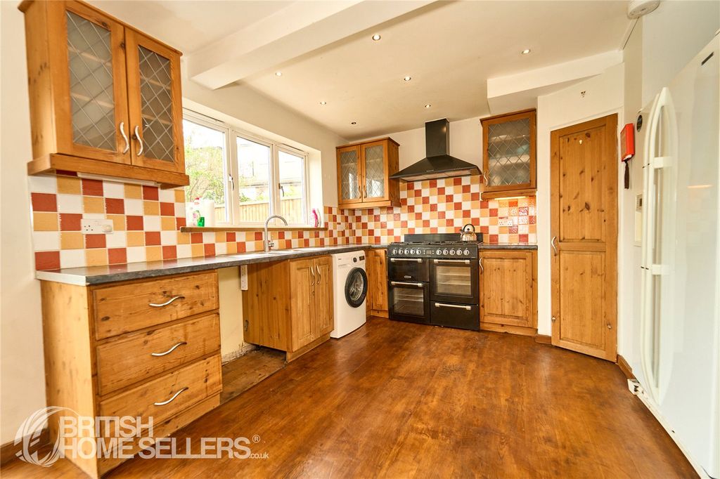 Property photo 3 of 33 Picture No. 15