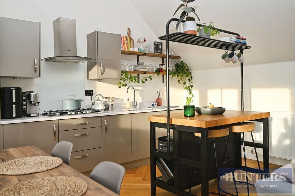 Property photo 3 of 20 Kitchen