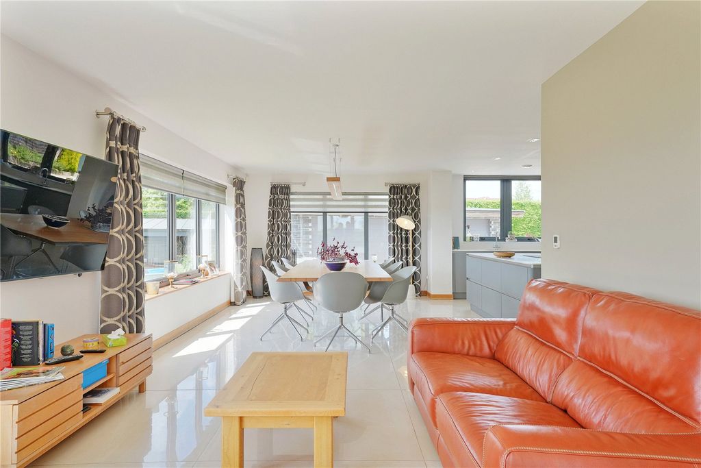 Property photo 2 of 77 Picture No. 76