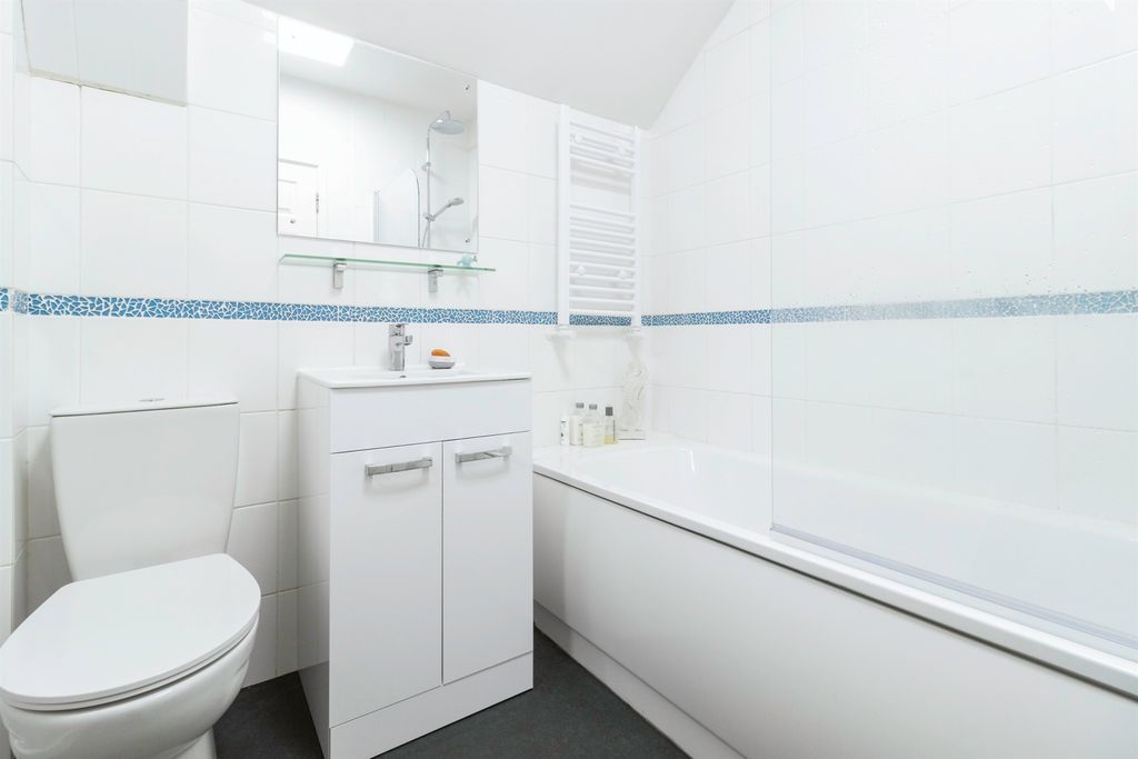 Additional image 15 of 2 bed flat for saleHigh Street, Dawlish EX7