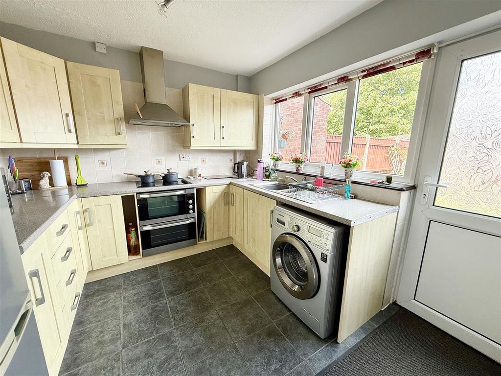Property photo 3 of 13 Kitchen
