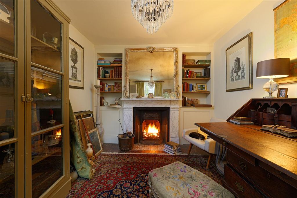 Property photo 2 of 32