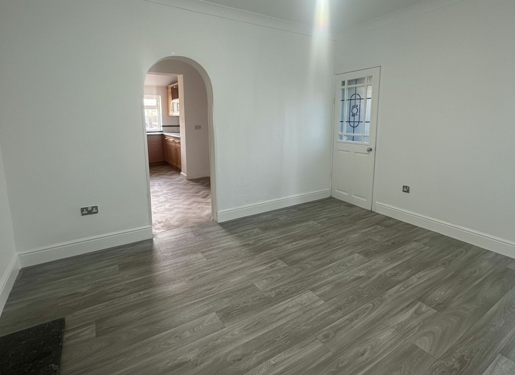 Property photo 1 of 12 Living Room